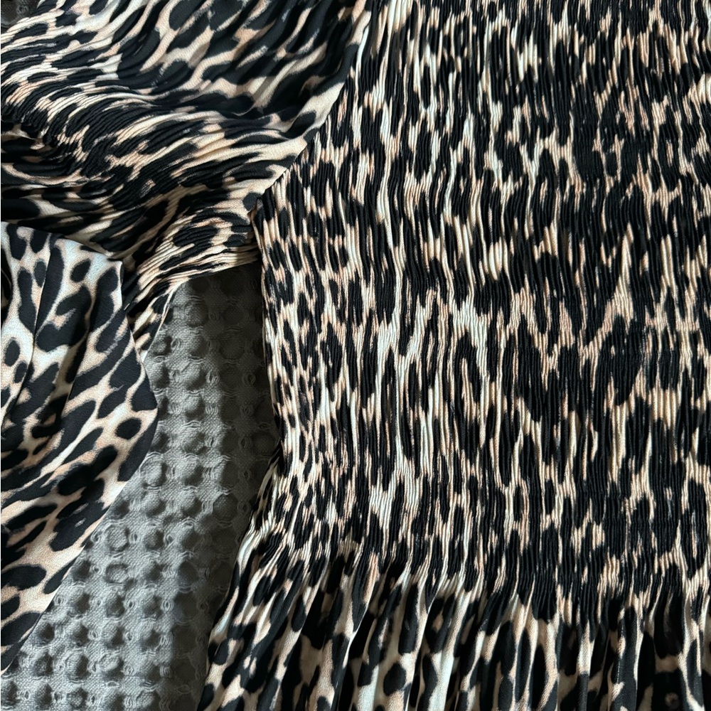 Leopard print Babydoll style top - Picture 3 of 5